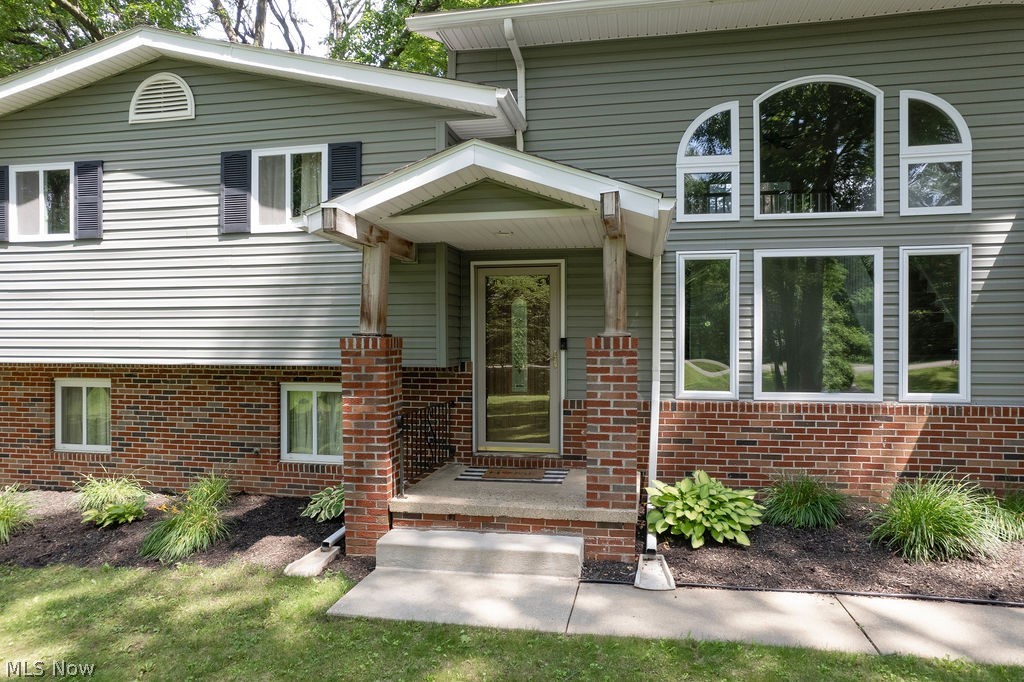 2045 Howard Street NE Hartville OH 44632