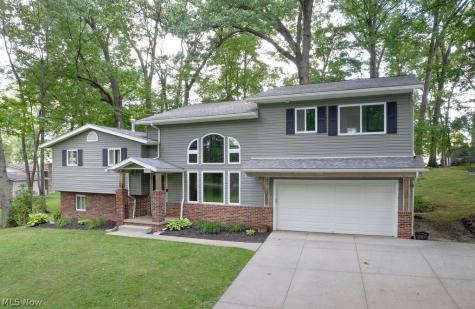 2045 Howard Street NE Hartville OH 44632