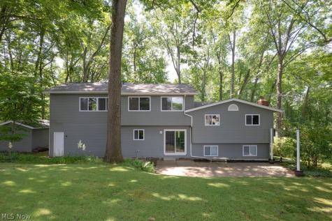 2045 Howard Street NE Hartville OH 44632