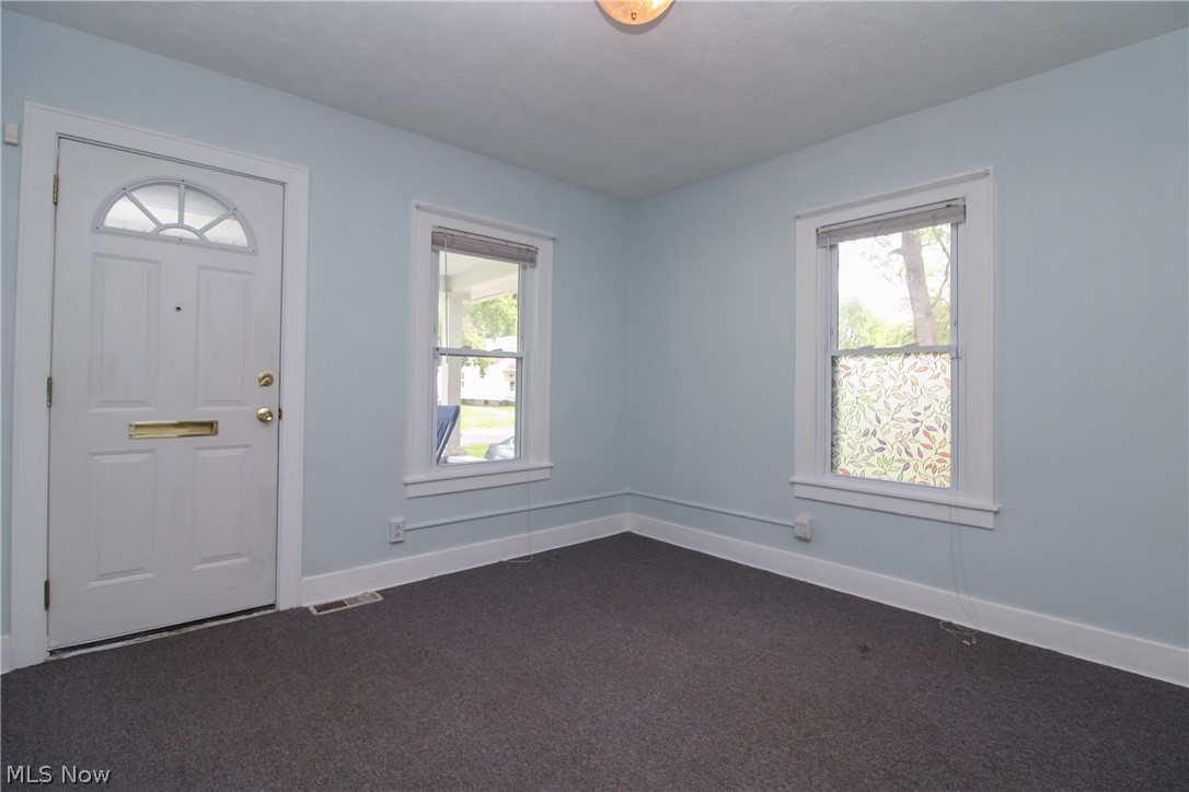1069 Raymond Street NW Warren OH 44485