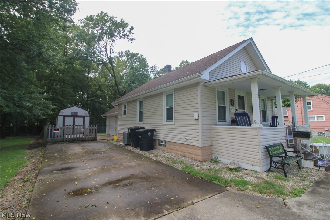 1069 Raymond Street NW Warren OH 44485