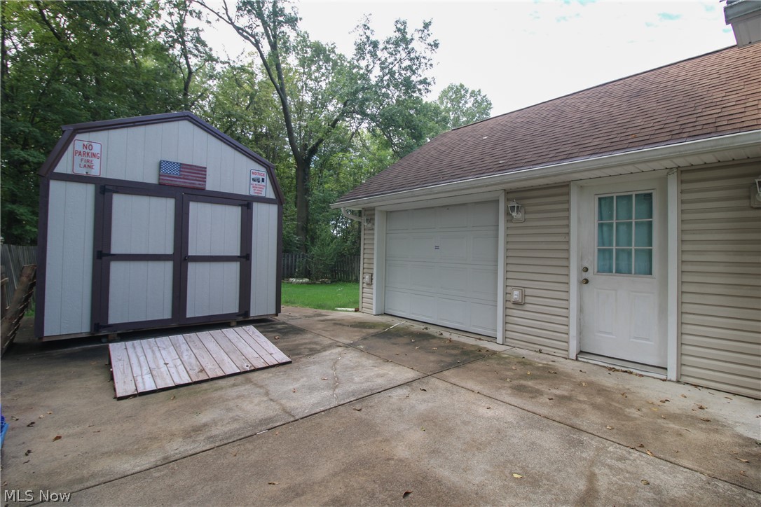1069 Raymond Street NW Warren OH 44485