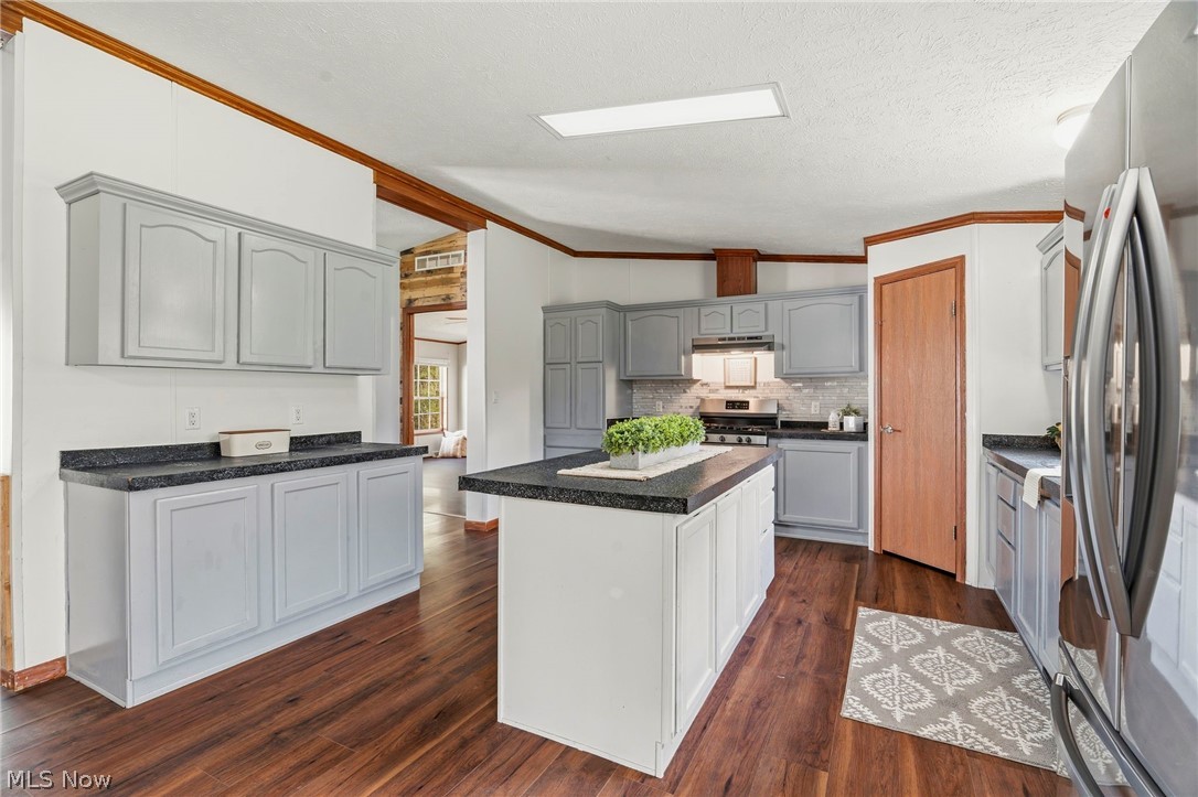 11327 4th Street NE Magnolia OH 44643
