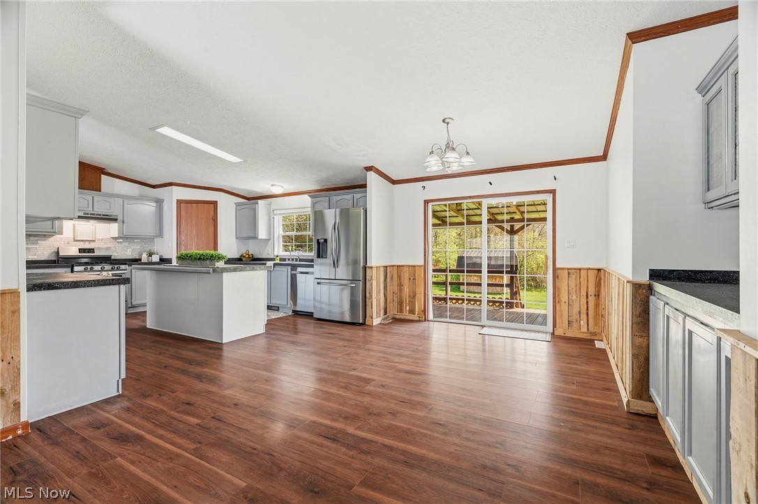 11327 4th Street NE Magnolia OH 44643