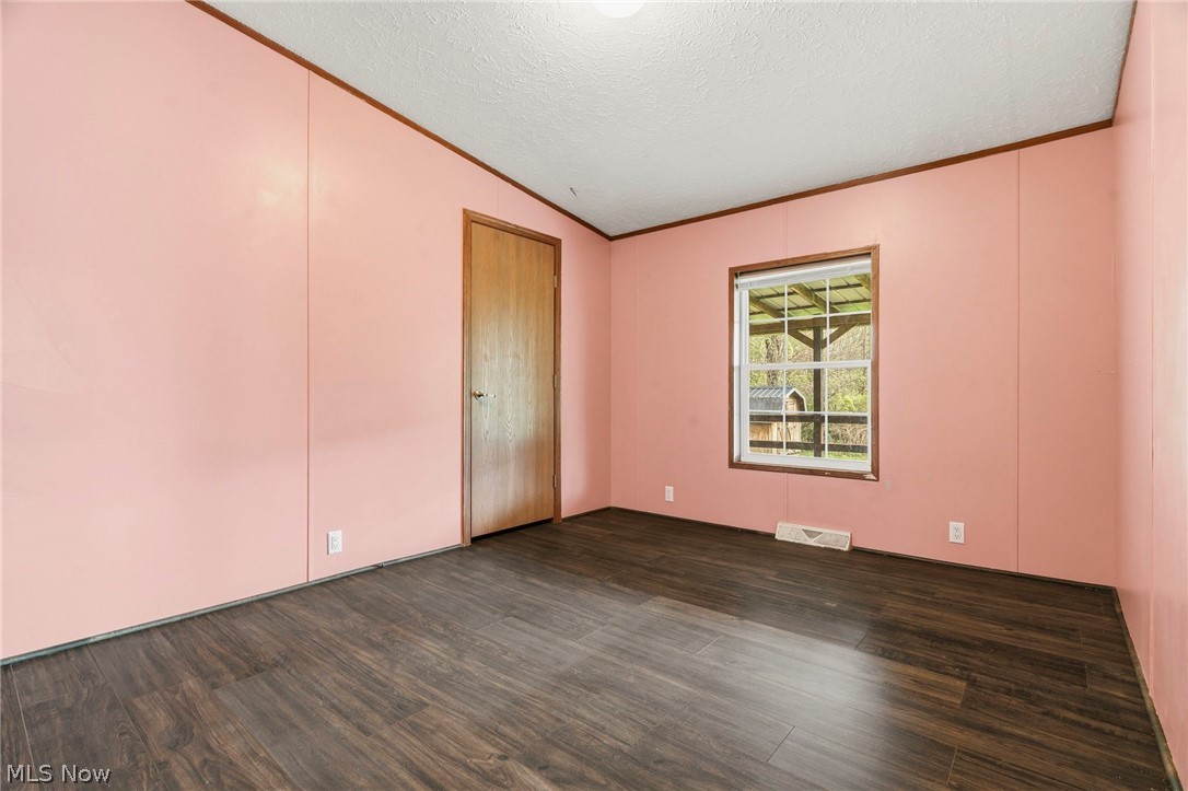 11327 4th Street NE Magnolia OH 44643