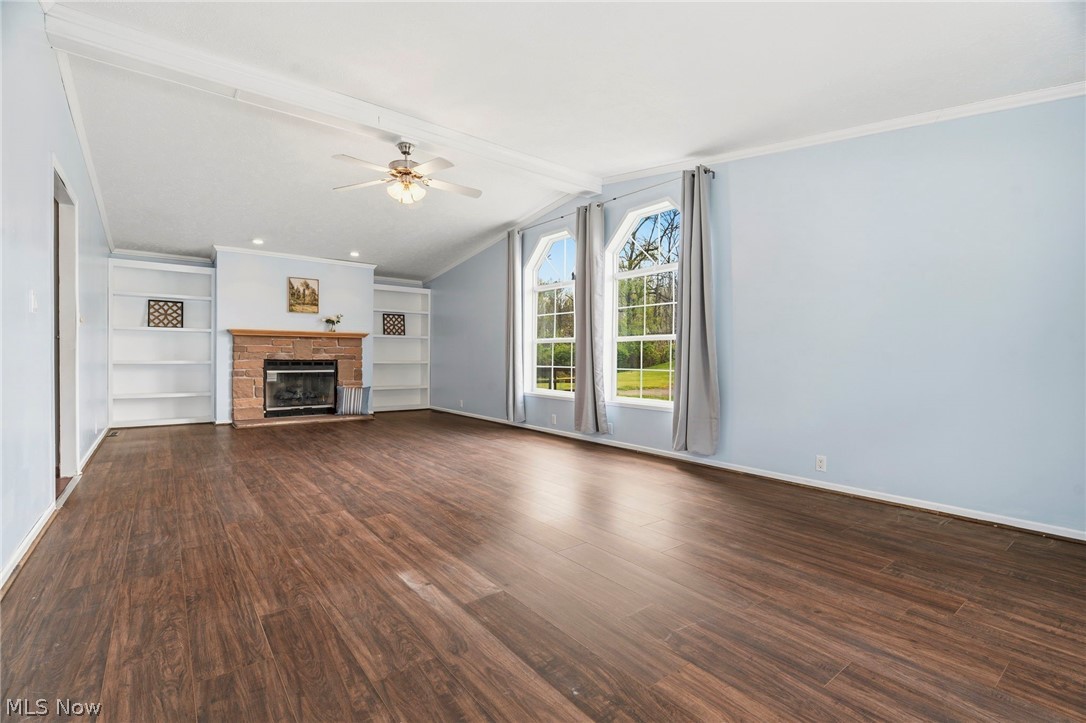 11327 4th Street NE Magnolia OH 44643
