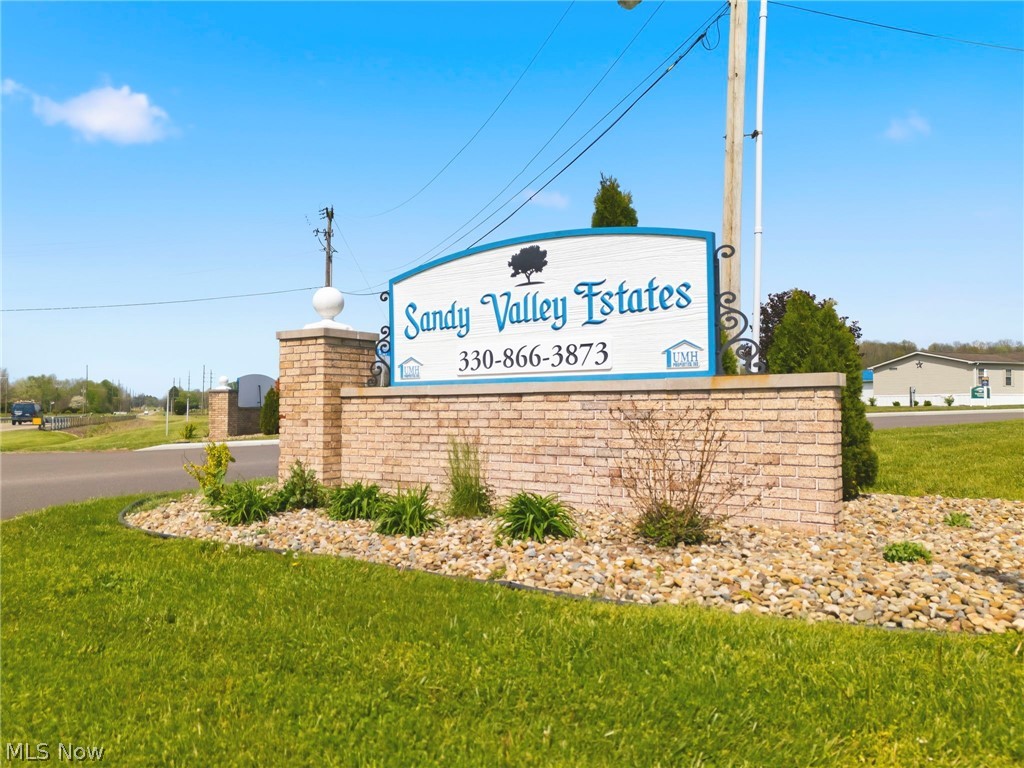 11327 4th Street NE Magnolia OH 44643