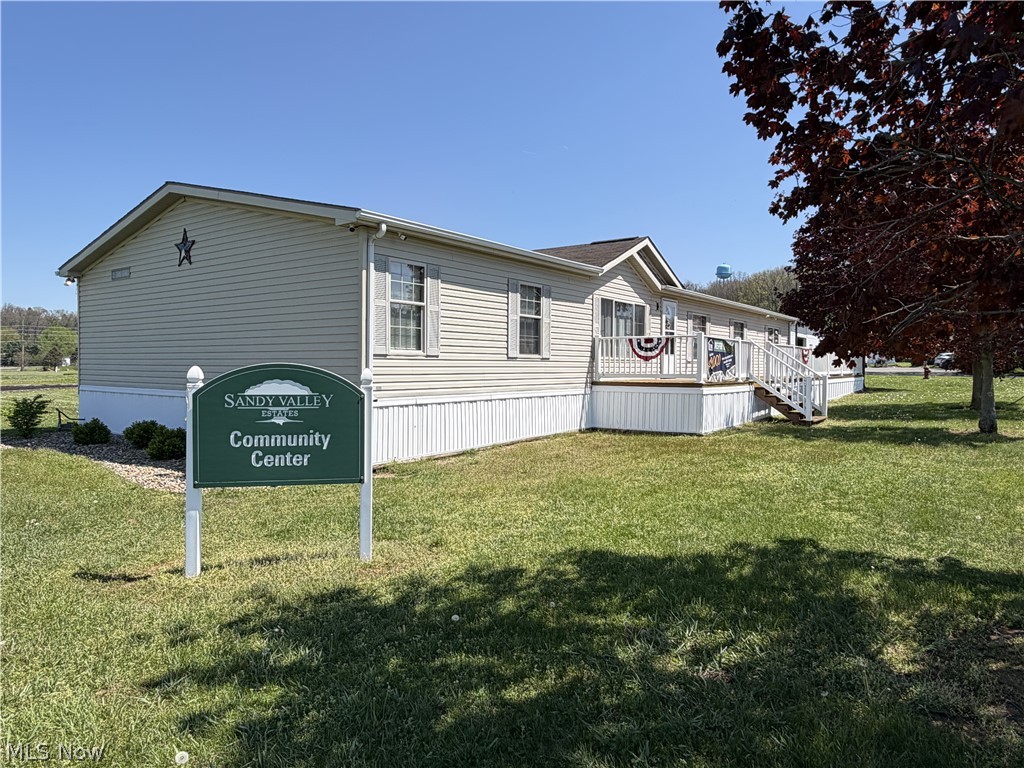 11327 4th Street NE Magnolia OH 44643