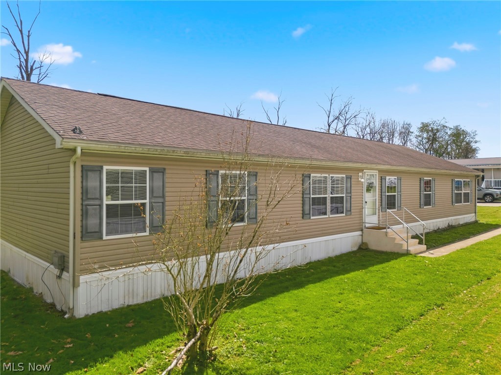 11327 4th Street NE Magnolia OH 44643