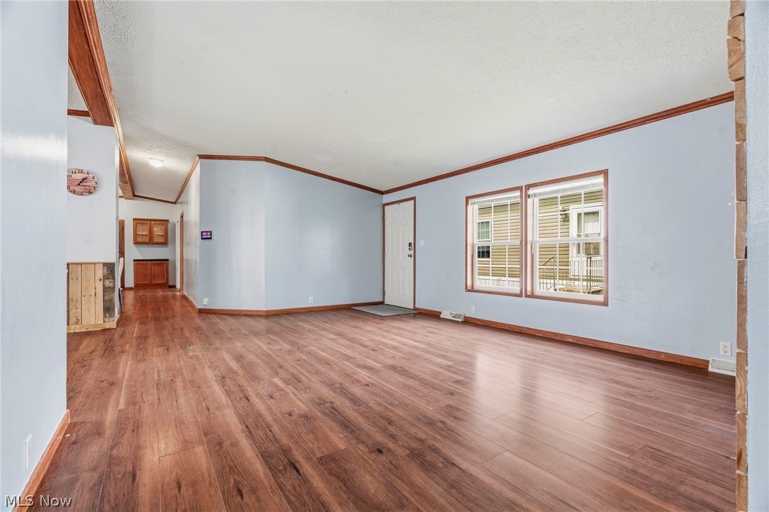 11327 4th Street NE Magnolia OH 44643