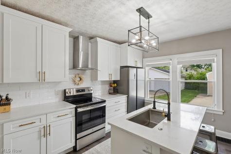 2069 Carabel Avenue Lakewood OH 44107