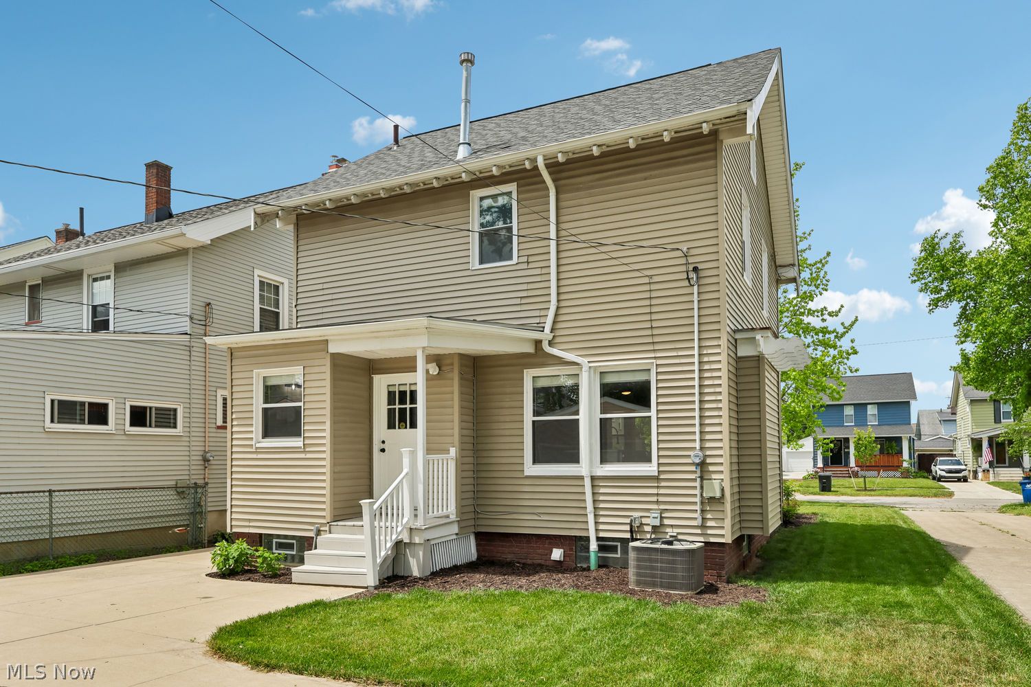2069 Carabel Avenue Lakewood OH 44107