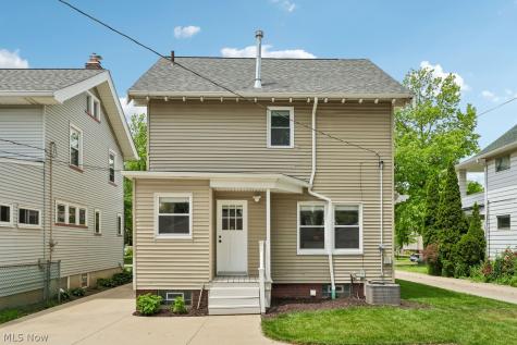 2069 Carabel Avenue Lakewood OH 44107