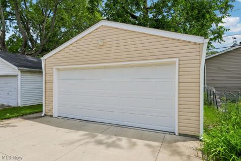 2069 Carabel Avenue Lakewood OH 44107