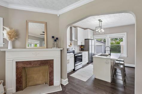 2069 Carabel Avenue Lakewood OH 44107