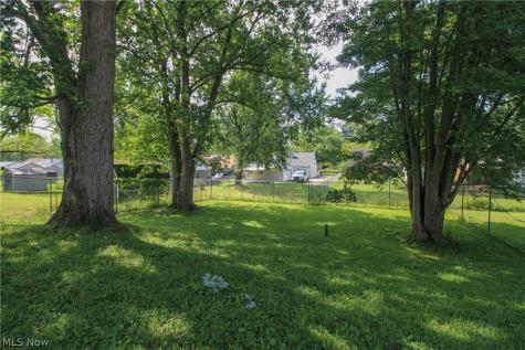 2327 Bel Aire Lane Youngstown OH 44514