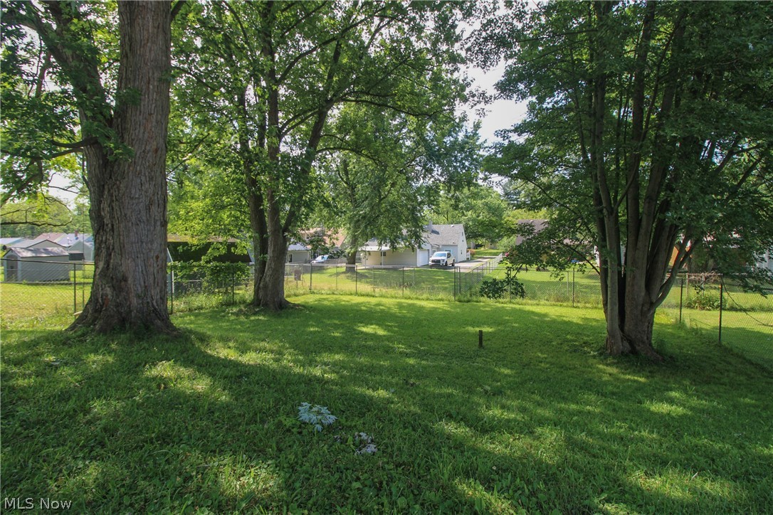 2327 Bel Aire Lane Youngstown OH 44514
