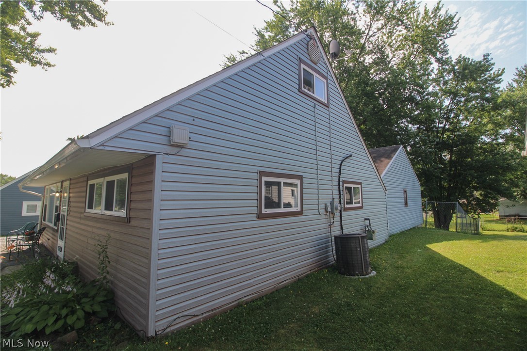 2327 Bel Aire Lane Youngstown OH 44514