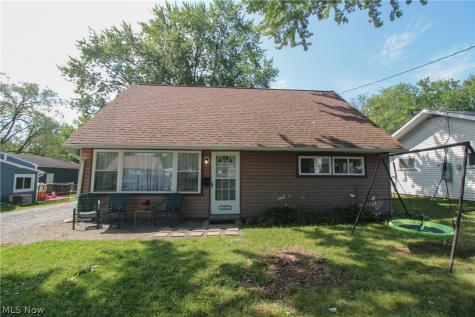 2327 Bel Aire Lane Youngstown OH 44514