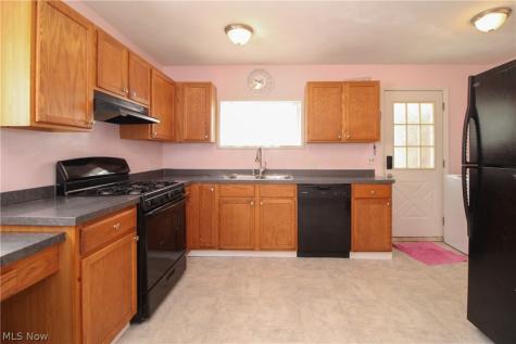 2327 Bel Aire Lane Youngstown OH 44514