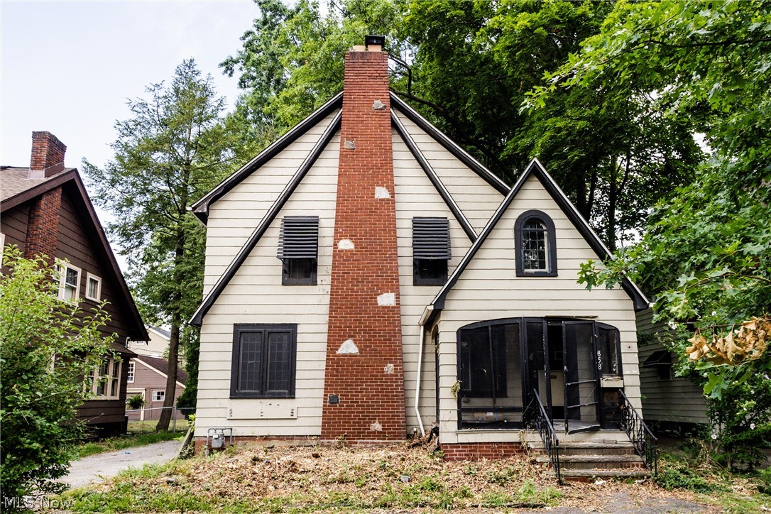 858 Roanoke Road Cleveland Heights OH 44121