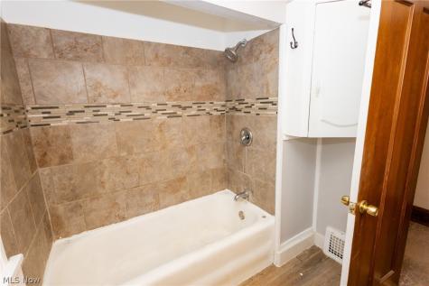 858 Roanoke Road Cleveland Heights OH 44121