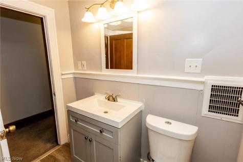 858 Roanoke Road Cleveland Heights OH 44121
