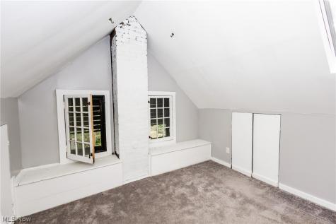 858 Roanoke Road Cleveland Heights OH 44121