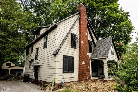 858 Roanoke Road Cleveland Heights OH 44121