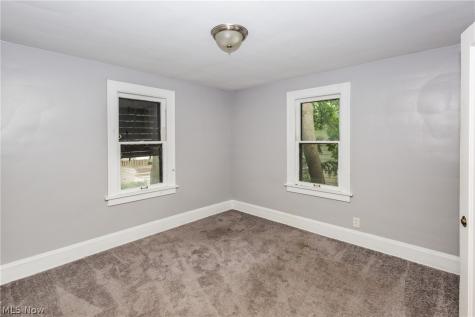 858 Roanoke Road Cleveland Heights OH 44121