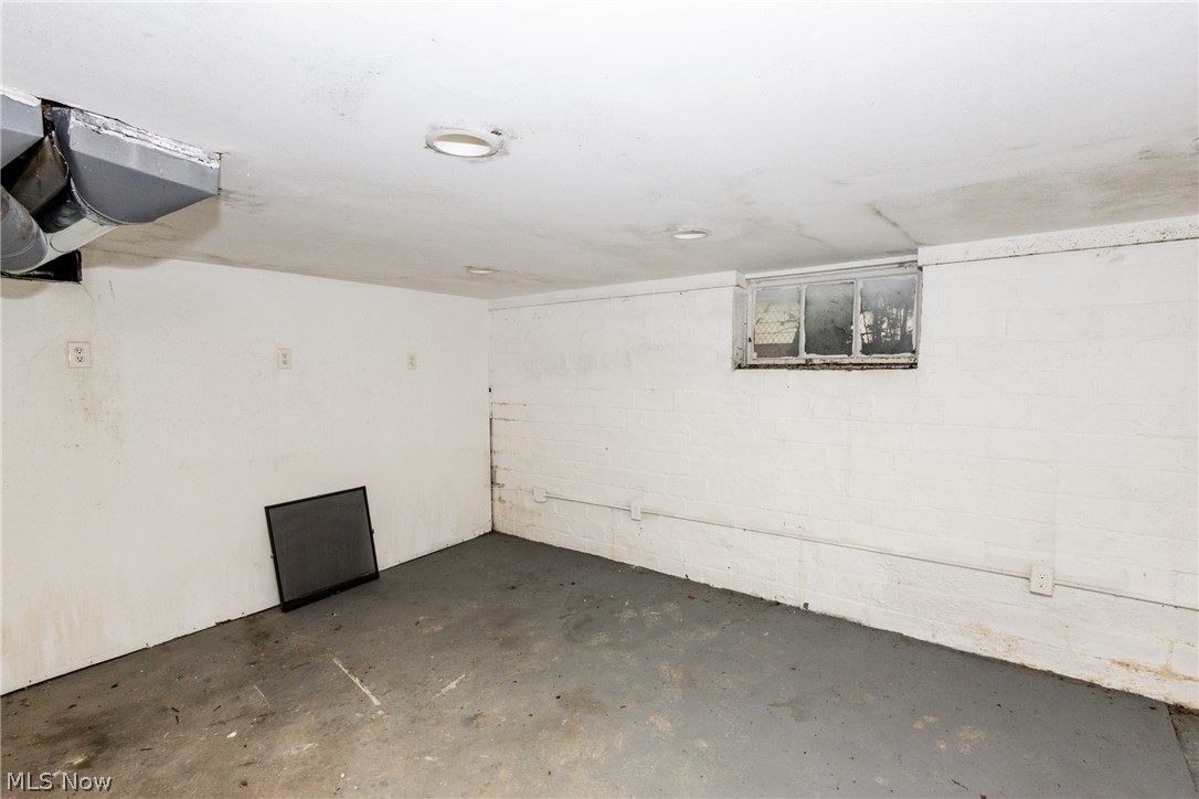 858 Roanoke Road Cleveland Heights OH 44121
