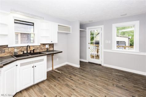 858 Roanoke Road Cleveland Heights OH 44121
