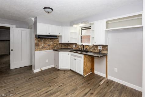 858 Roanoke Road Cleveland Heights OH 44121