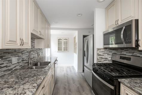 4855 Edsal Drive Lyndhurst OH 44124