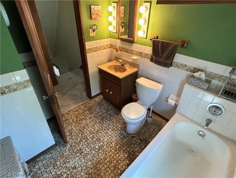 4411 Maplecrest Avenue Parma OH 44134