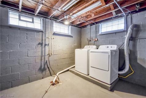 908 Wexford Avenue Parma OH 44134