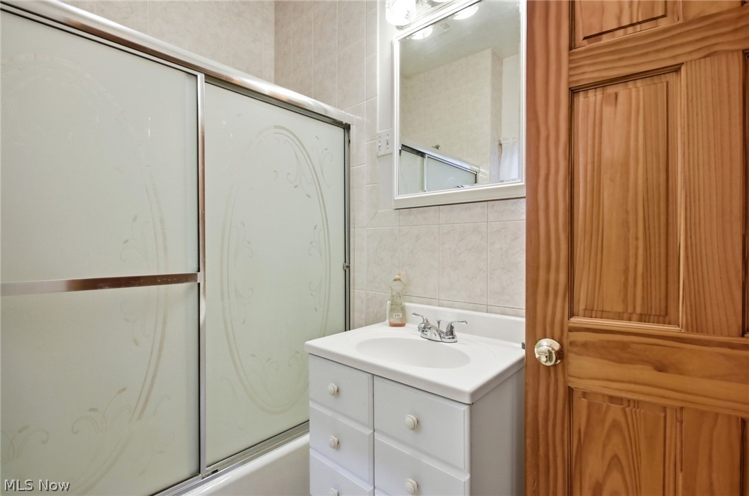 6609 Lansing Avenue Cleveland OH 44105