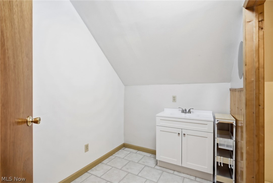6609 Lansing Avenue Cleveland OH 44105