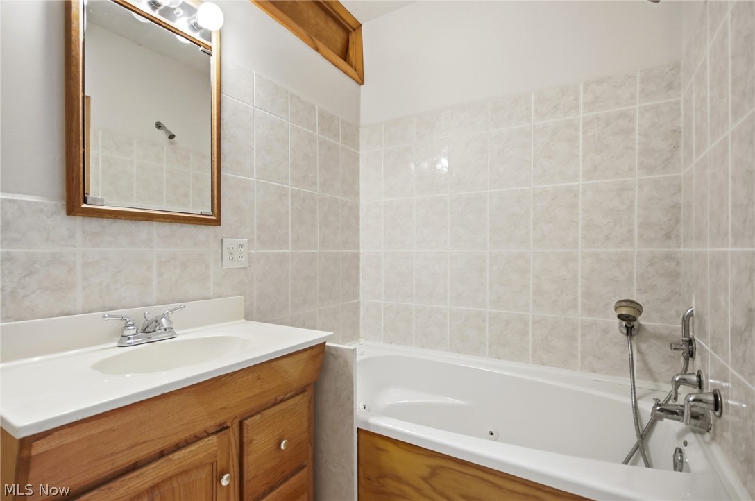 6609 Lansing Avenue Cleveland OH 44105