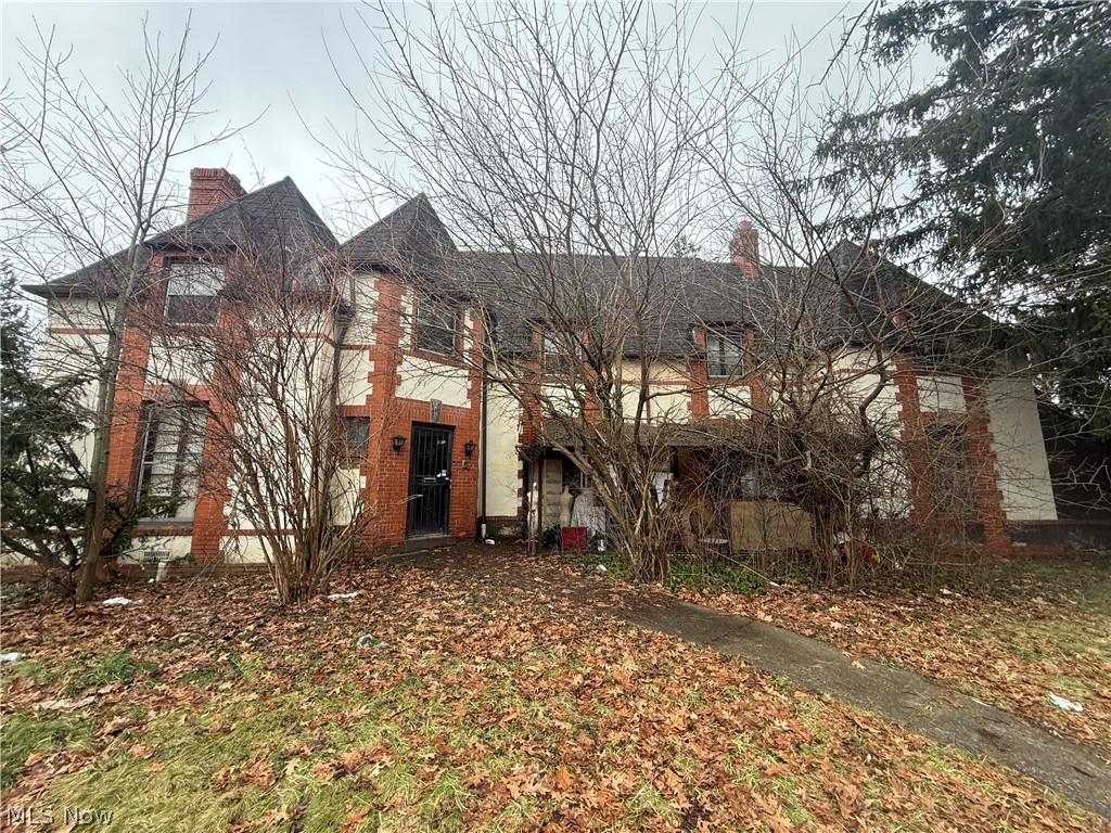 16321 Stockbridge Avenue Cleveland OH 44128