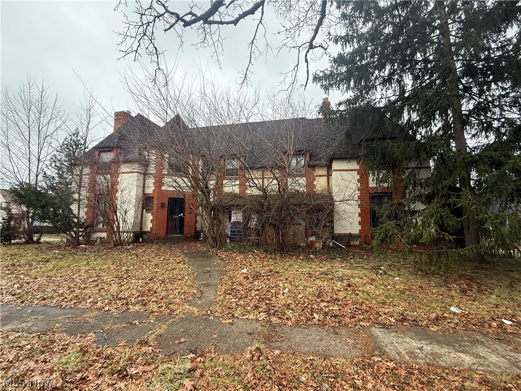 16321 Stockbridge Avenue Cleveland OH 44128
