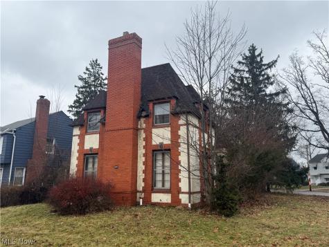 16321 Stockbridge Avenue Cleveland OH 44128