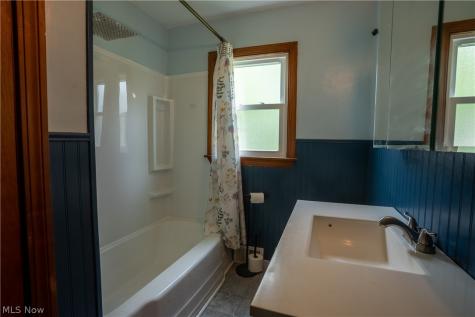 220 Willow Avenue NE Massillon OH 44646