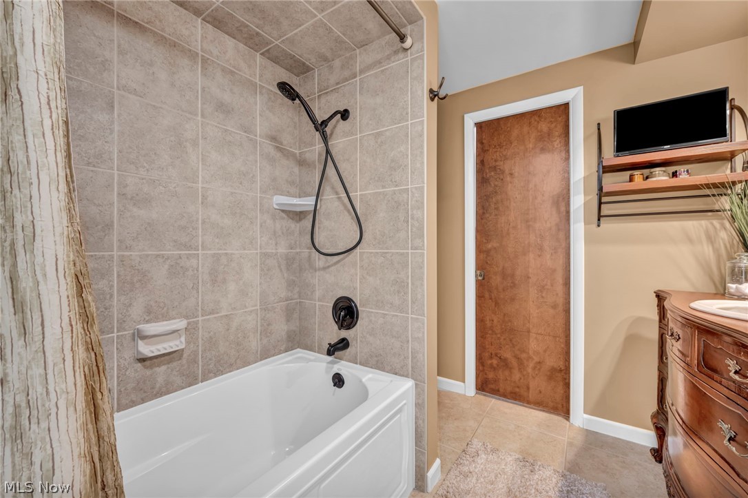 6718 Case Road North Ridgeville OH 44039