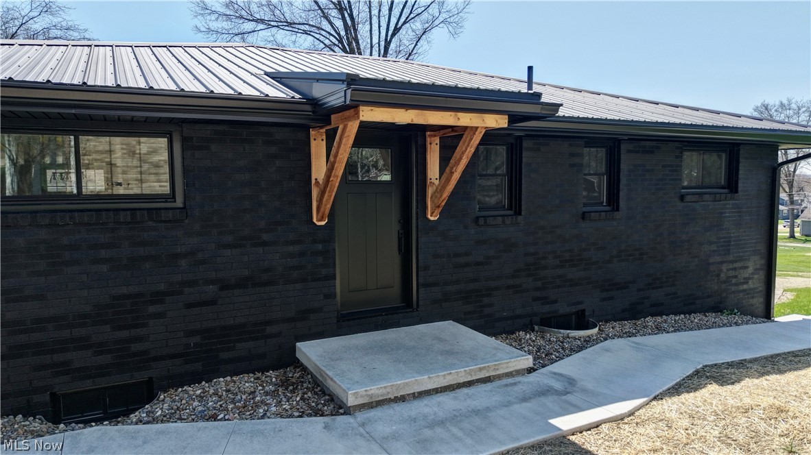 212 High Street Dover OH 44622