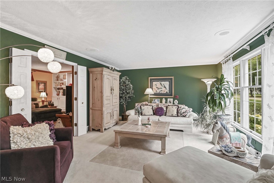 577 Debbington Drive Bay Village OH 44140