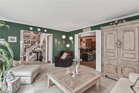 577 Debbington Drive Bay Village OH 44140