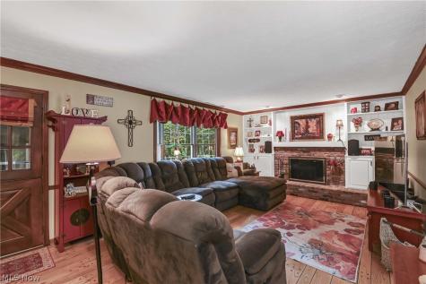 577 Debbington Drive Bay Village OH 44140