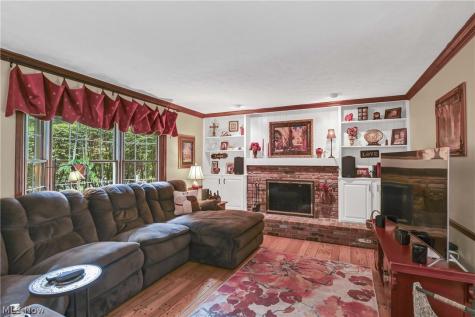577 Debbington Drive Bay Village OH 44140