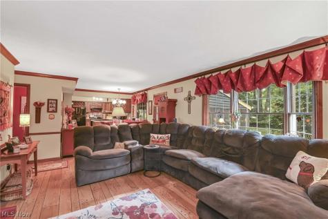 577 Debbington Drive Bay Village OH 44140